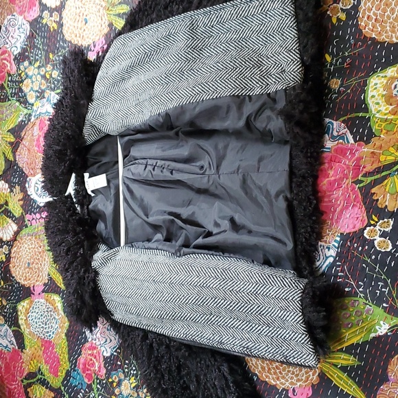 Fuzzy Black jacket - Picture 3 of 6